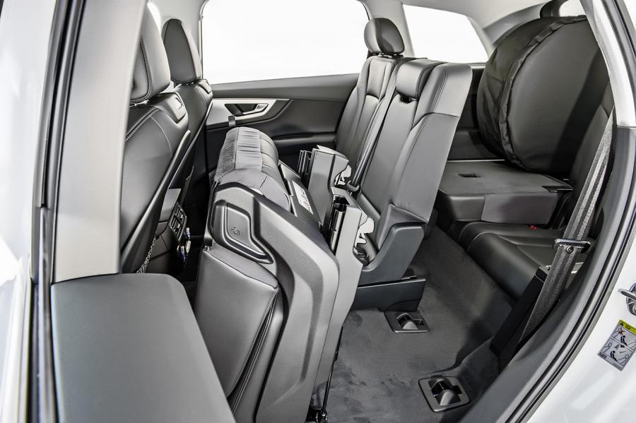 Интерьер Audi Q7 TFSI Quattro (4M) 2016 года  (LA) (фото 8 из 40)